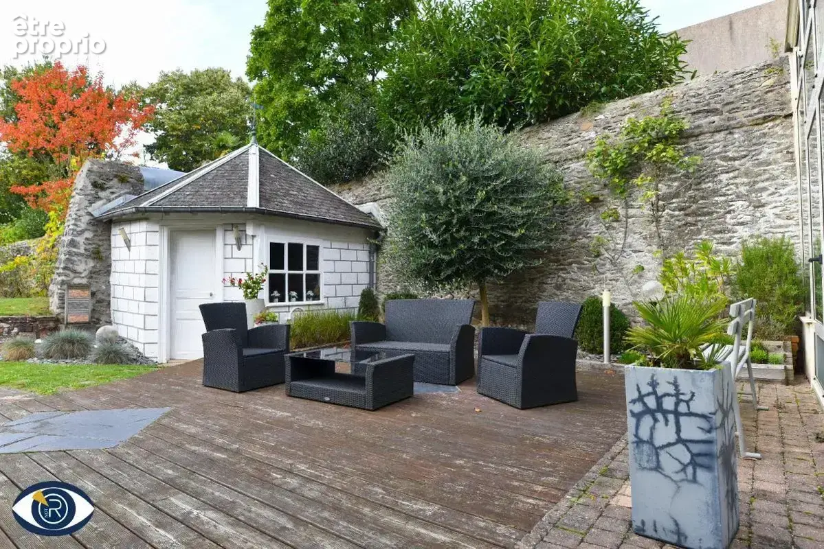 Maison 295 m² à Laval  - photo 3