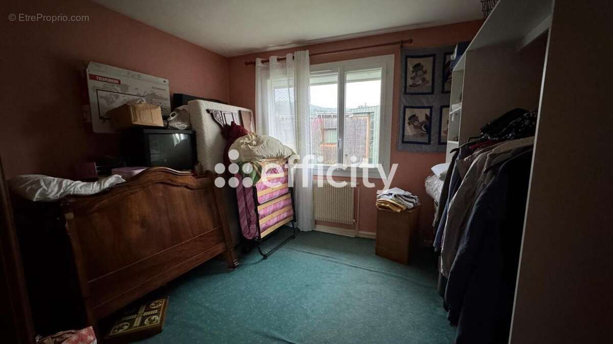 Maison à LA MONNERIE-LE-MONTEL