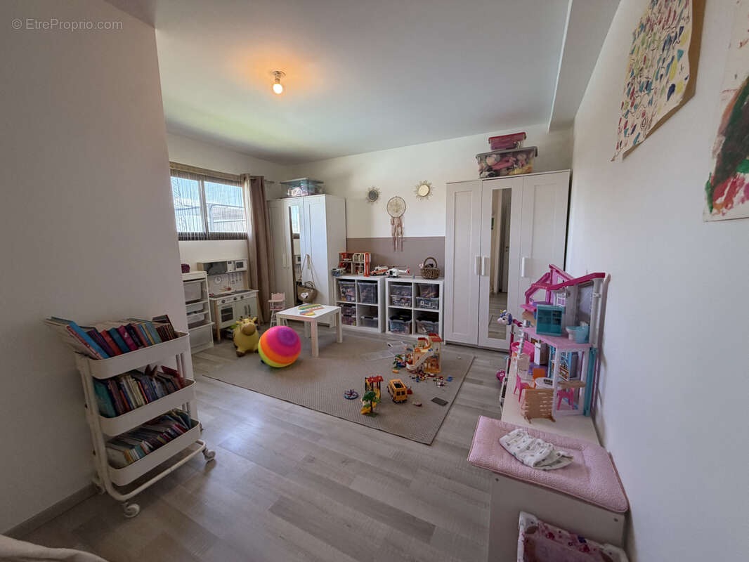 Issoire, magnifique maison moderne de 2015 sur les hauteurs, 155 m2 H, 4 chambres , DPE A, 4 sdb, piscine, dre - photo 11