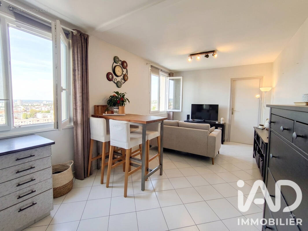 Photo 1 - Appartement à OZOIR-LA-FERRIERE