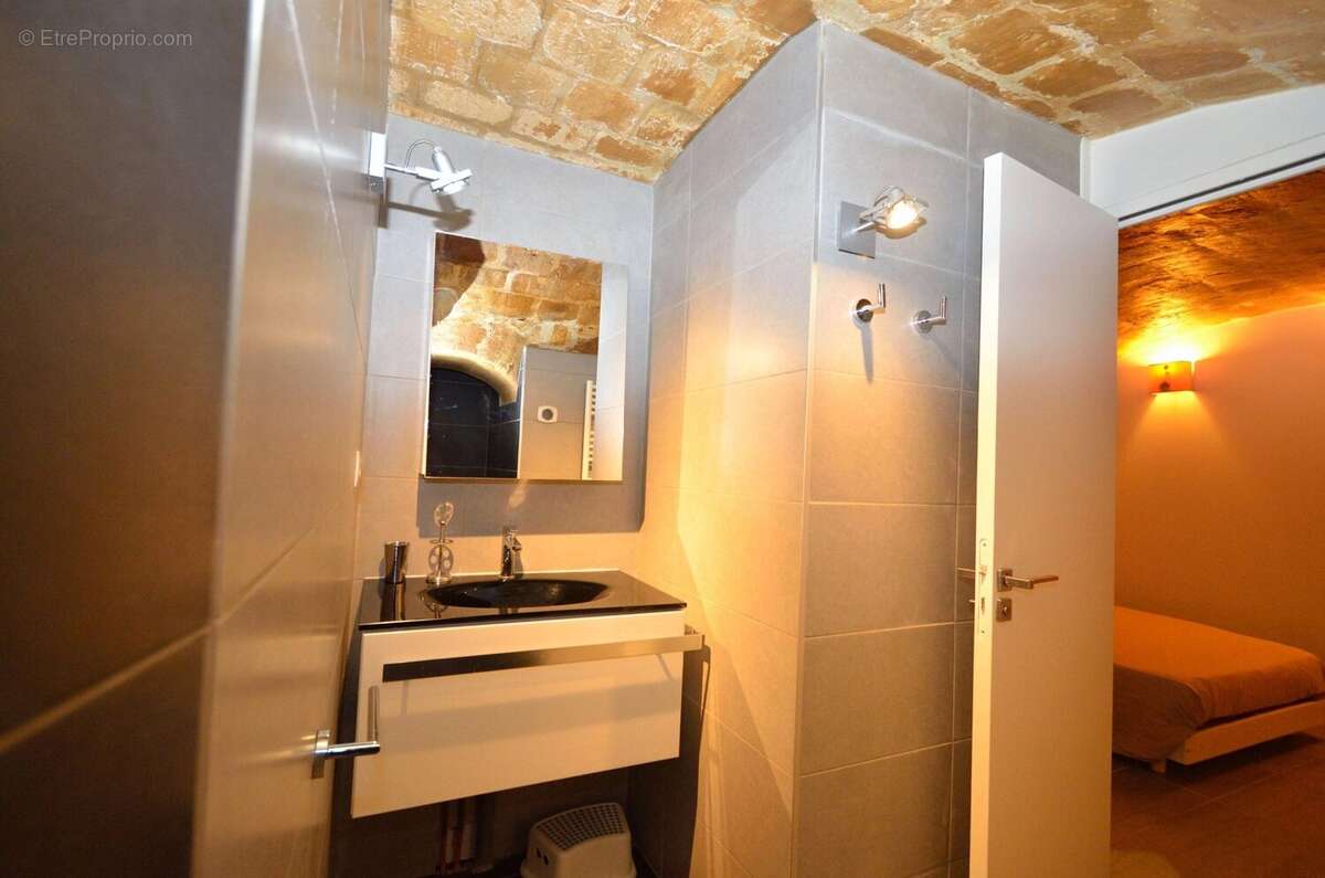 Appartement à PARIS-8E