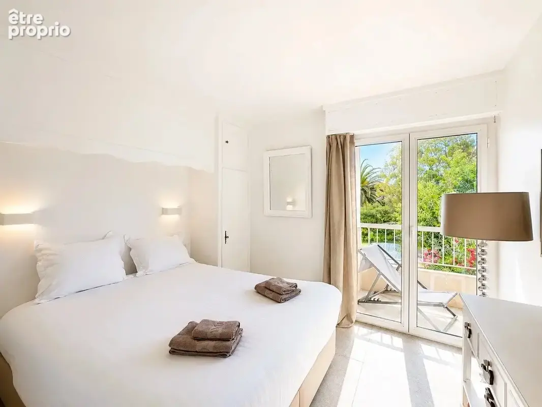 Saint-tropez — pieds dans l’eau vue mer 3 chambres - photo 7