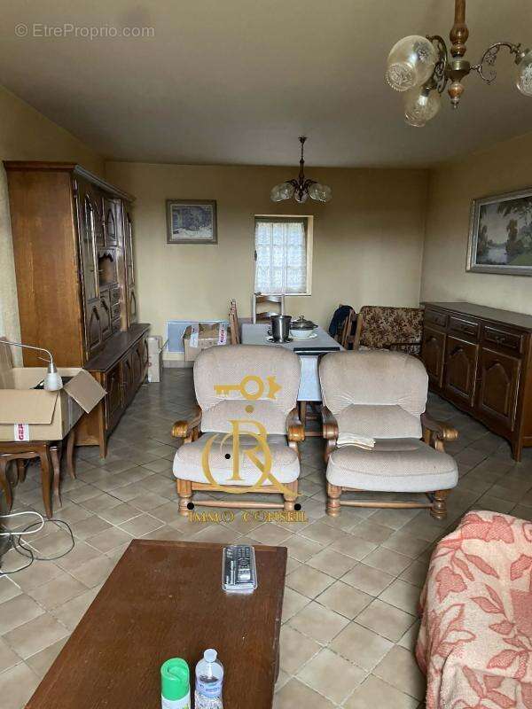 Maison à DURDAT-LAREQUILLE