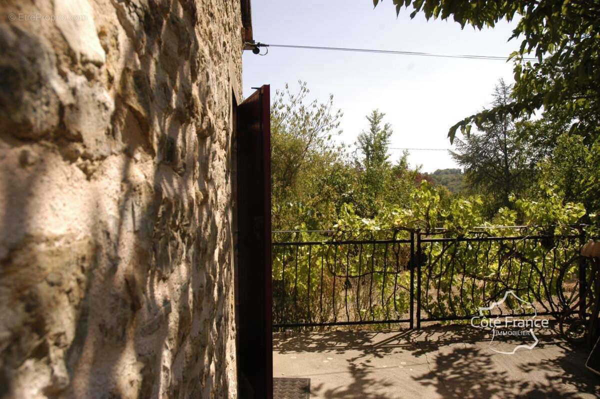 Authentique maison en pierre avec dépendances, puits, citern - photo 12