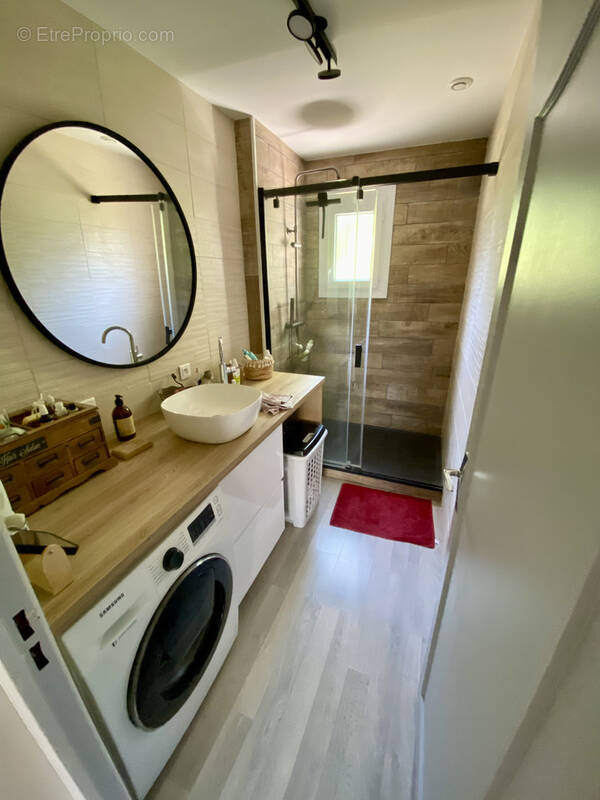 Salle d&#039;eau - Maison à BOUILLARGUES