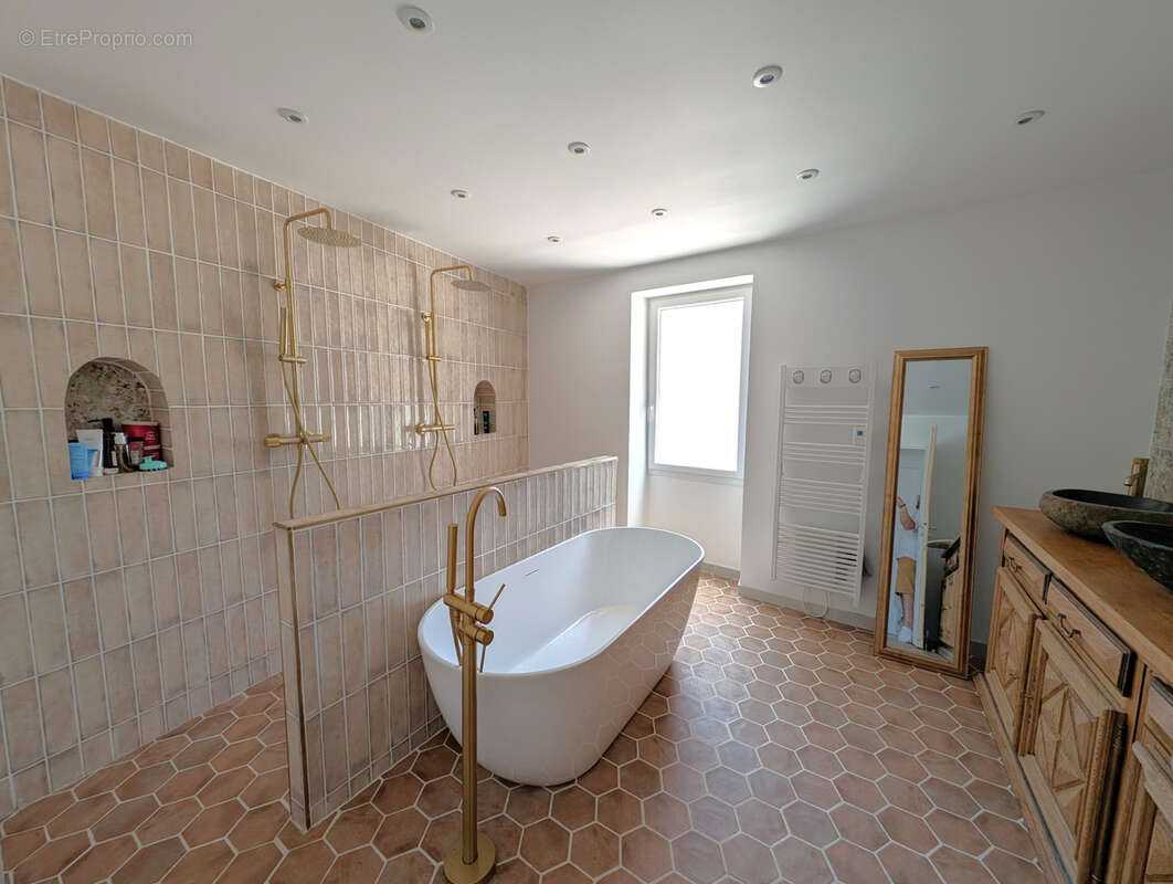 Sur la commune de St Aubin-Château-Neuf, maison de 157m2 habitable et jardin de 550m2 + 2600m2 en face - photo 8