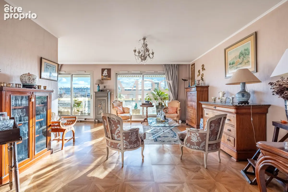 Appartement à PARIS-16E