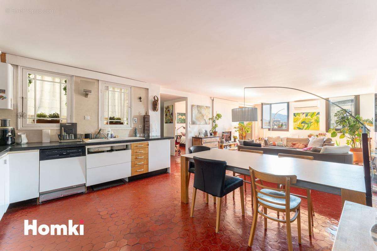 Appartement à MARSEILLE-1E