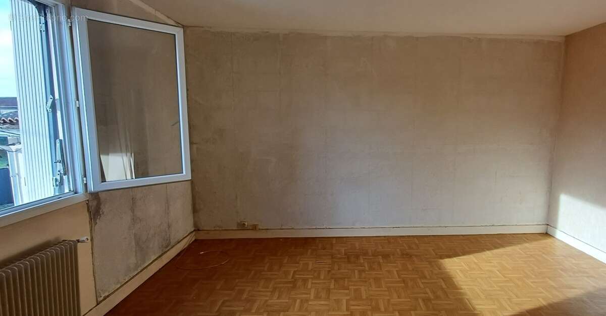 Maison à vendre 3 pièces  (16 ST MICHEL) avec 1 étage et 1 garage. Avec 2 chambres - photo 3