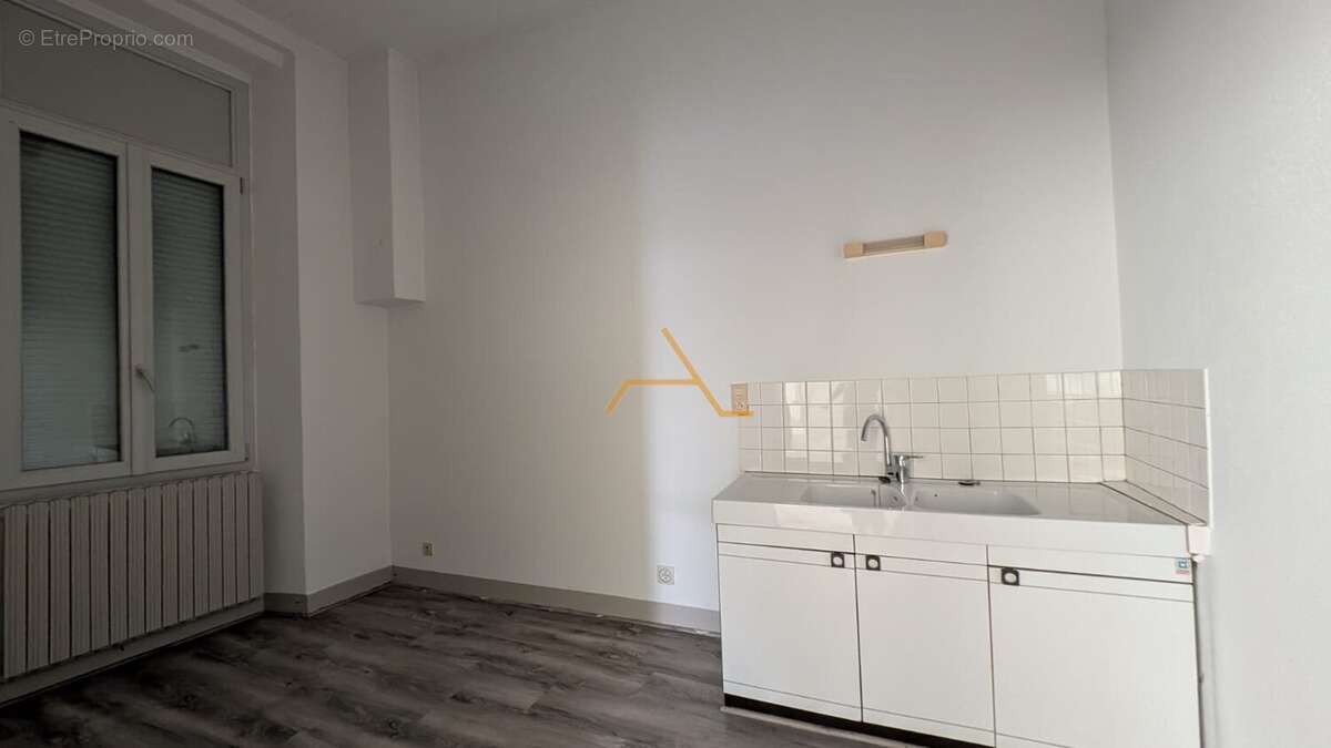 Bourdeaux immeuble comprenant 4 appartements - photo 4