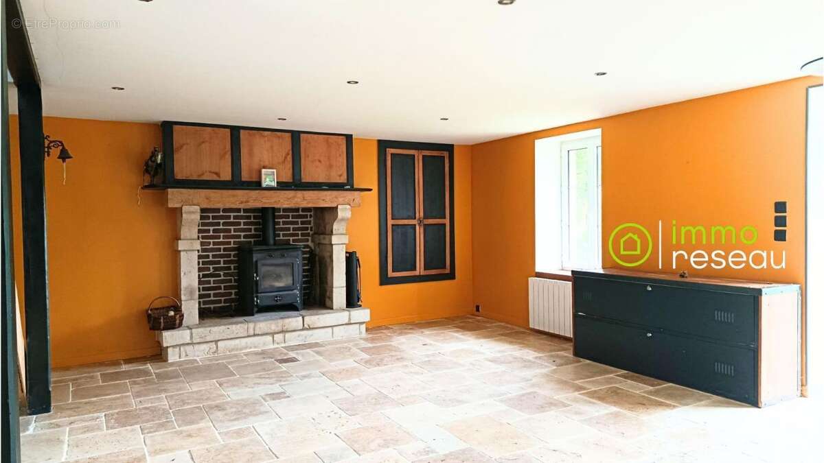 Maison à SAINT-JACQUES-DE-NEHOU