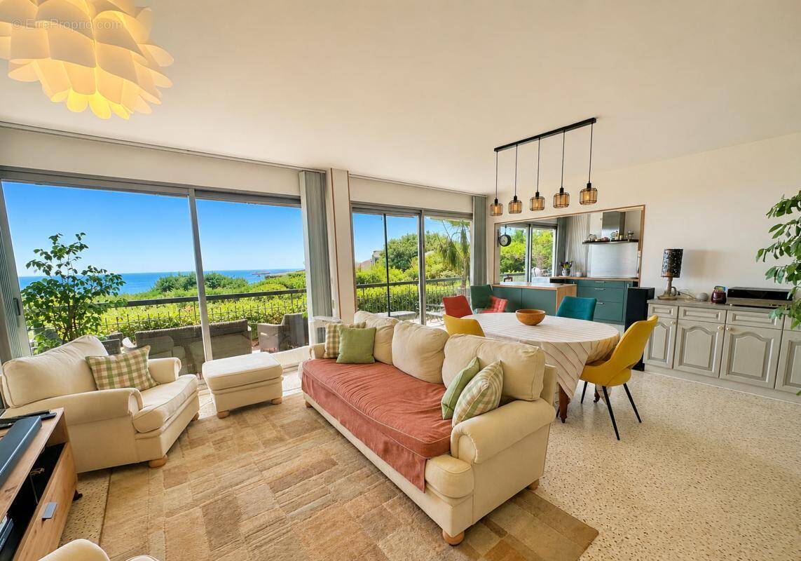 Appartement à VALLAURIS