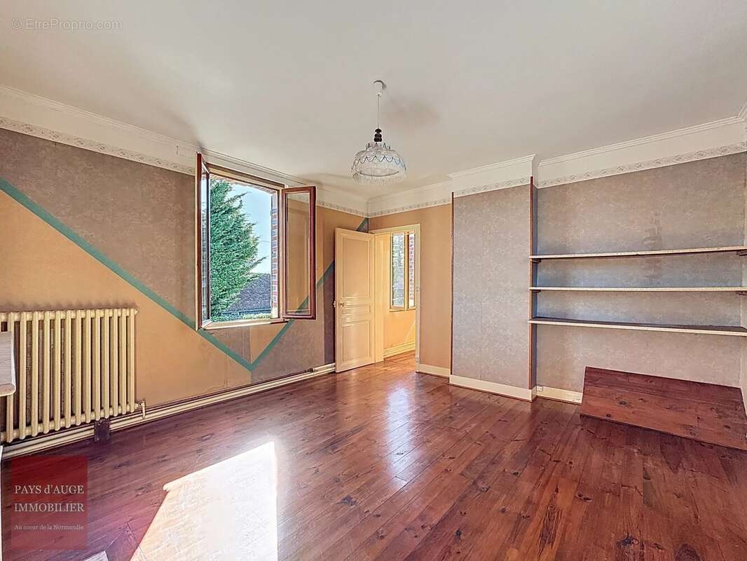 Maison à CASTILLON-EN-AUGE