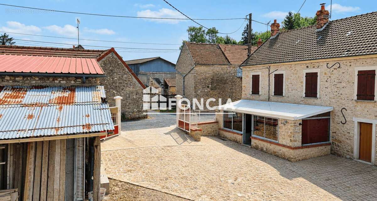 Maison ancienne avec garage, terrasse et beau potentiel d’évolution – Secteur Coincy - photo 8