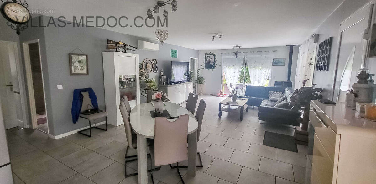 Maison à VENDAYS-MONTALIVET