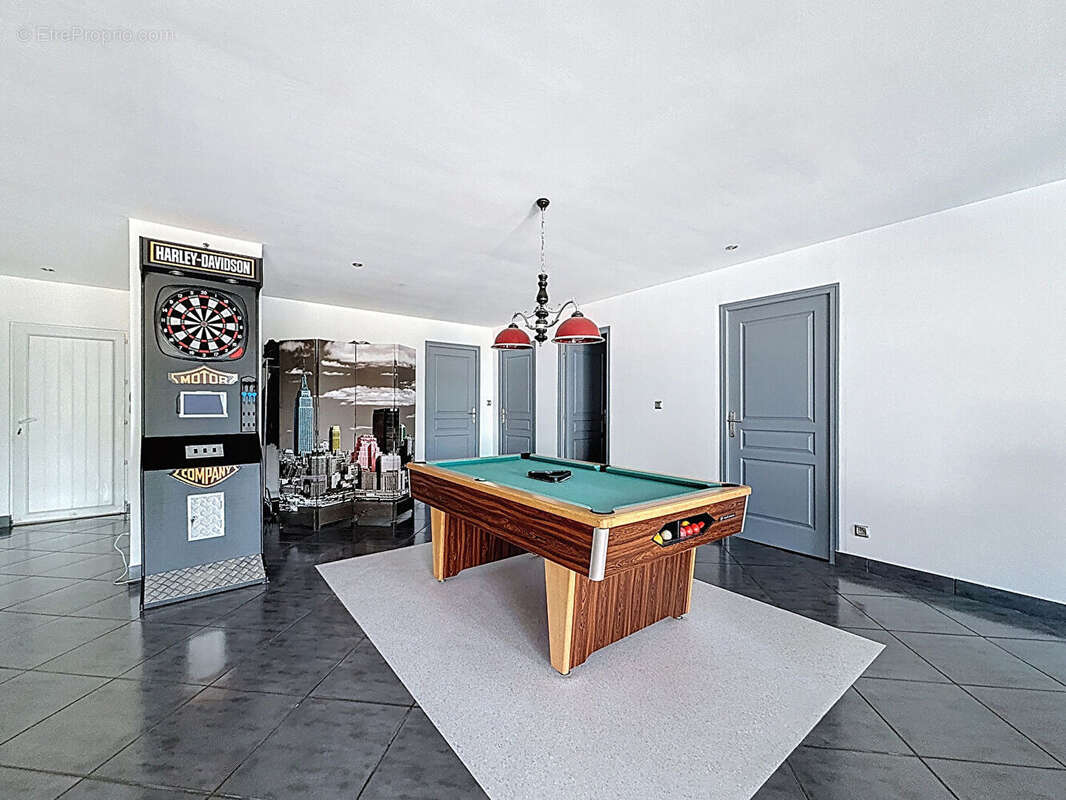 Maison à NEUFCHATEAU