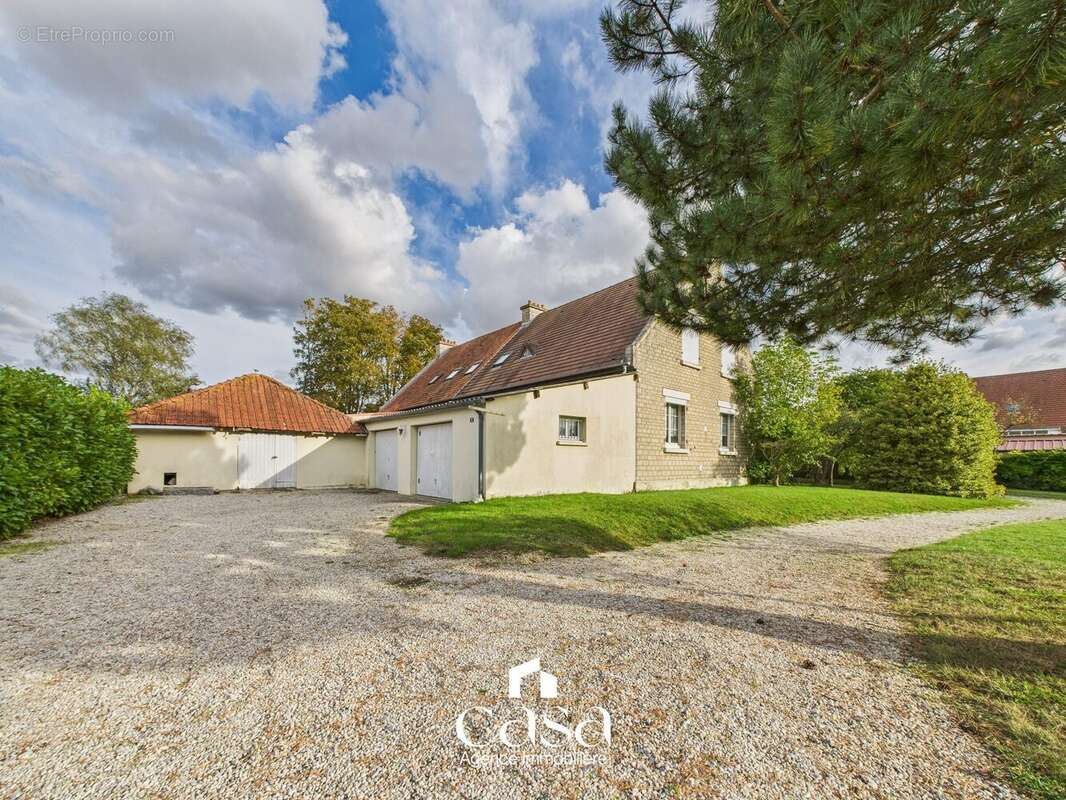 Maison à SAINT-MARTIN-DE-FONTENAY