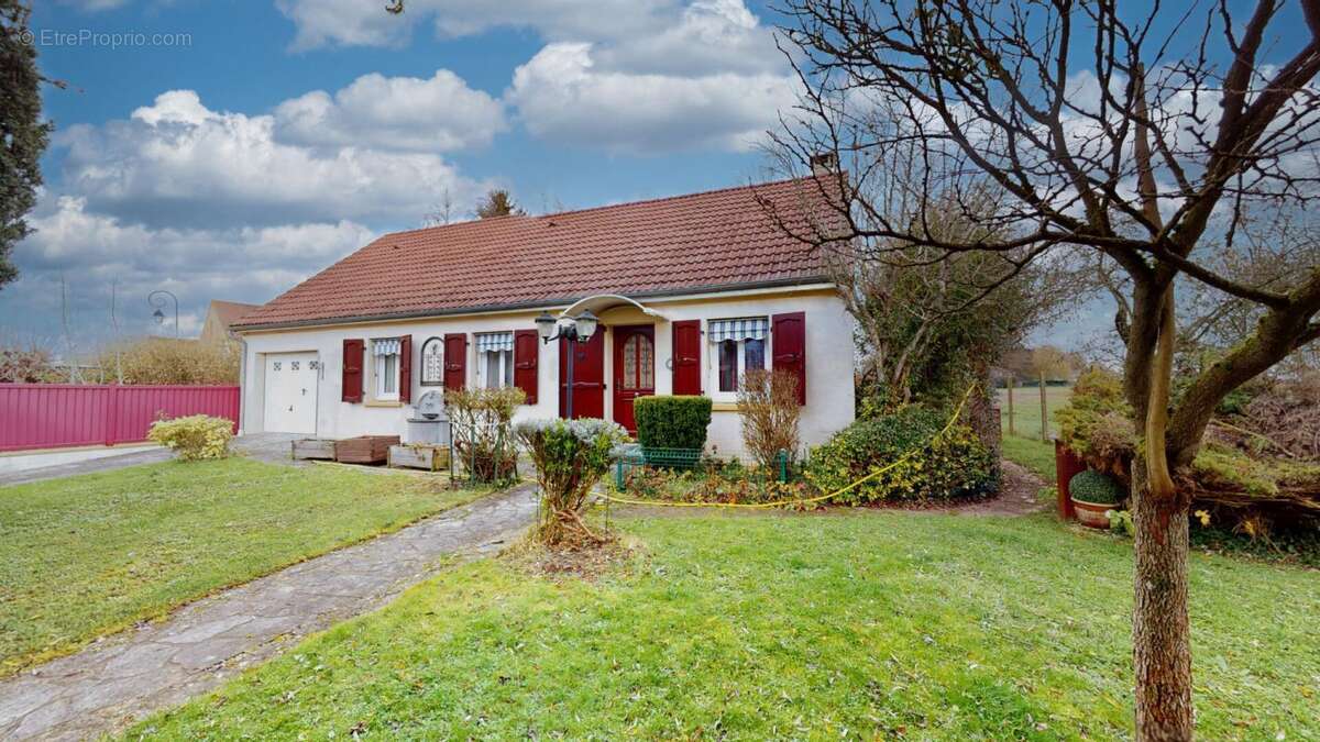 Maison familiale ou PMR  77 Chevru 7 pièce(s) 130 m2   230 000 - photo 2