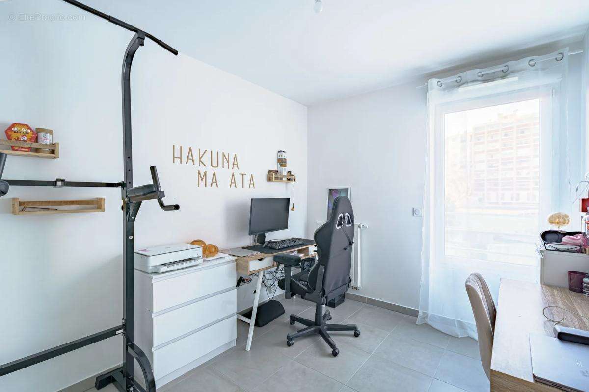Appartement à MARSEILLE-4E