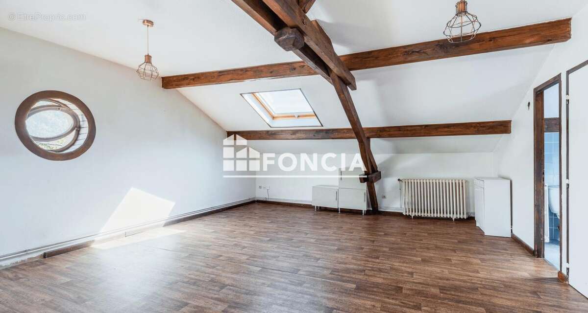 Appartement à CHATEL-SAINT-GERMAIN