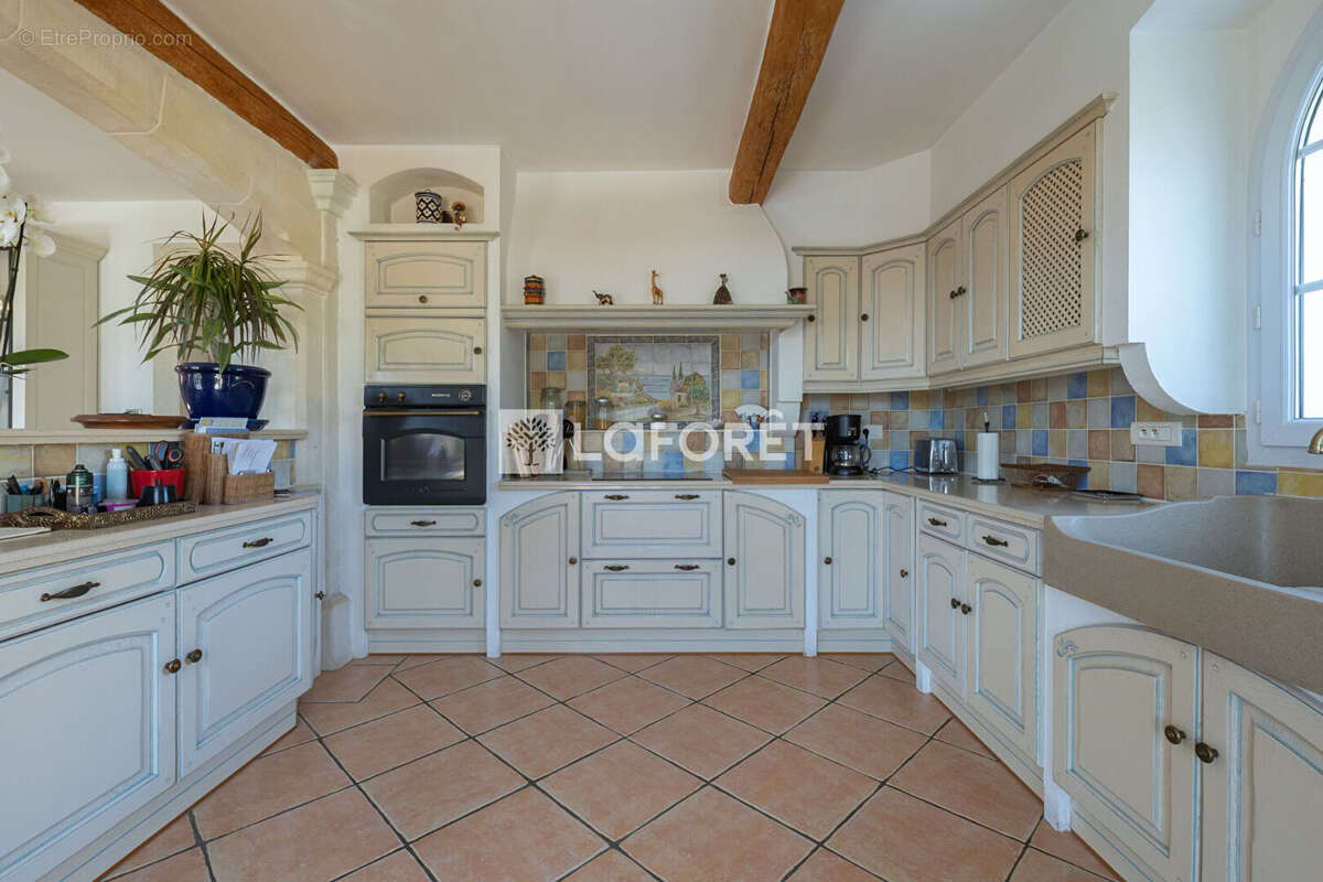 PUGET-VILLE : Bastide Néoprovençale d'exception sur parc de 1.302 m² - photo 11
