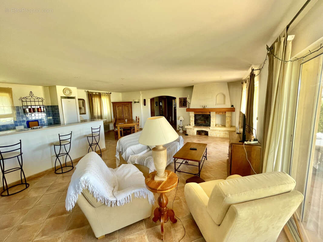 Maison à BAGNOLS-EN-FORET