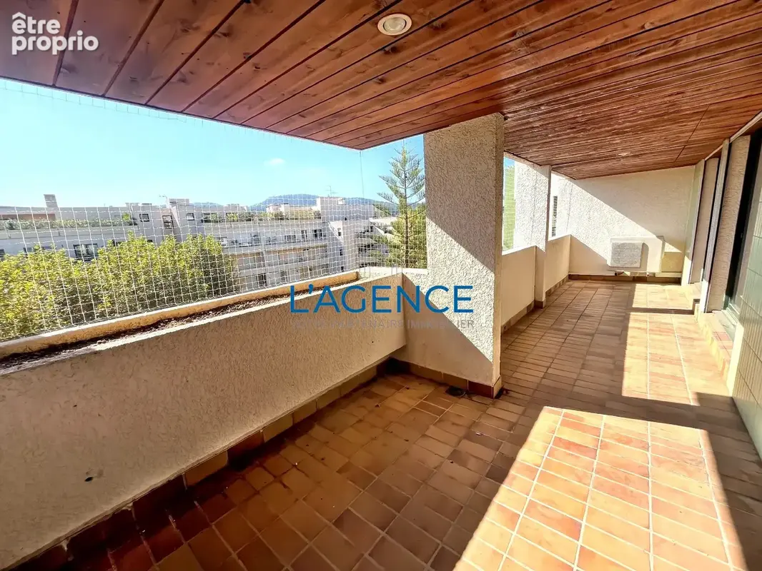 Appartement T4 de 85m2 en dernier étage avec terrasses, garage double, parking, cave - photo 2