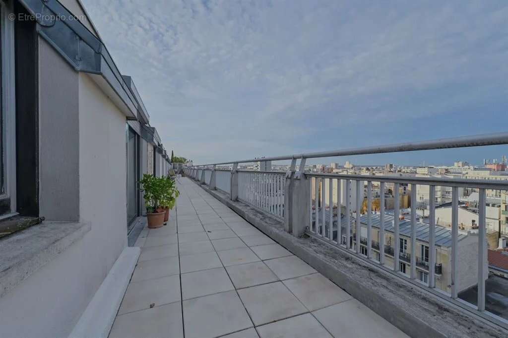 Appartement à PARIS-14E