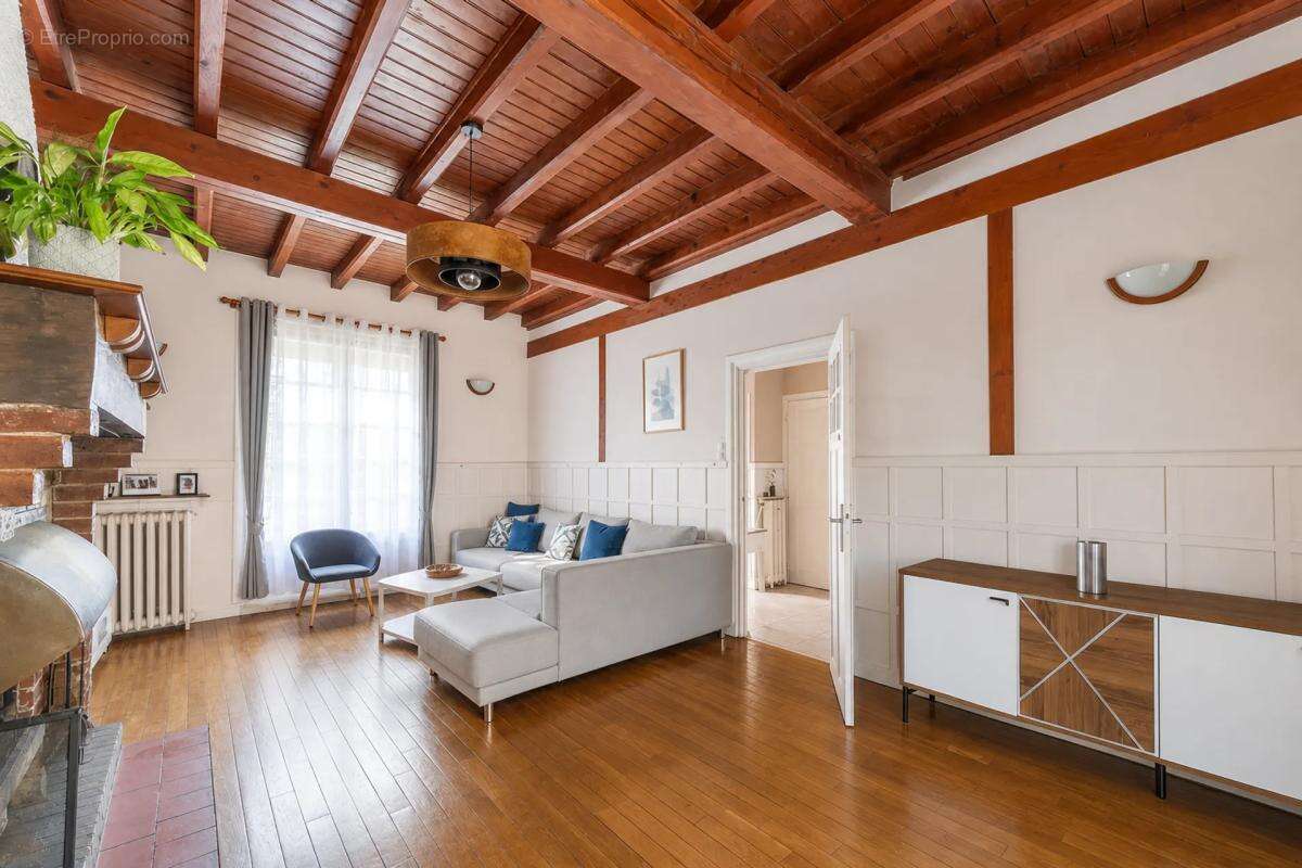 Maison à MONTEVRAIN