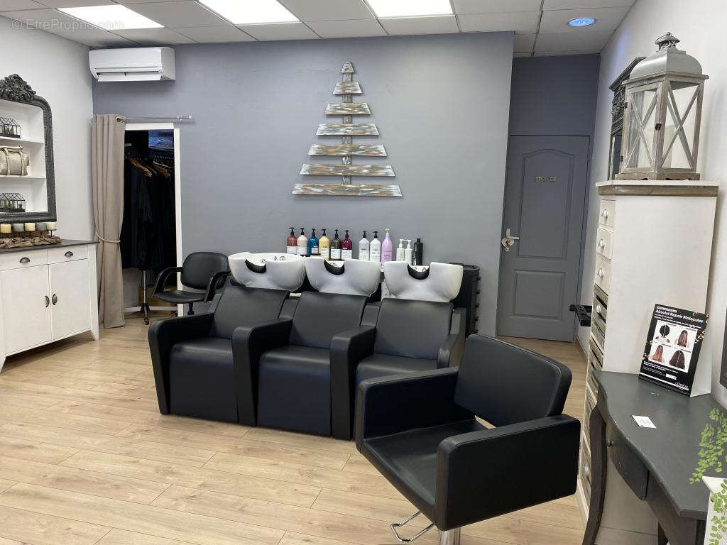 Salon de coiffure mixte   zone commerciale   parking clientele   alpes maritimes - photo 3