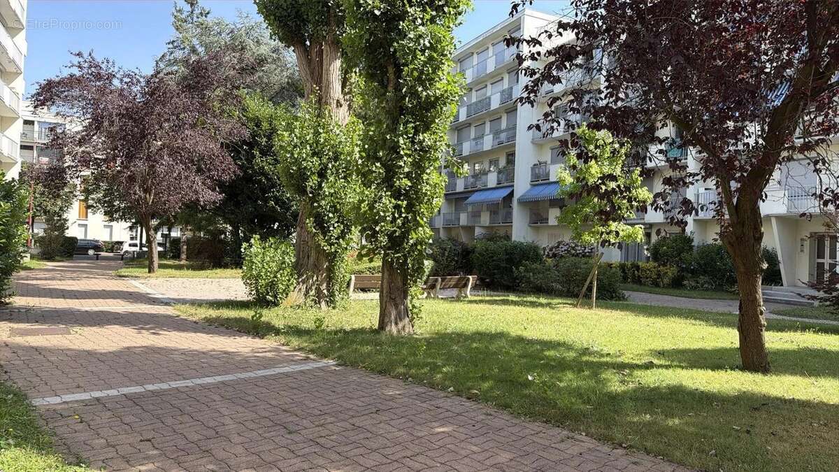 Appartement à FRESNES