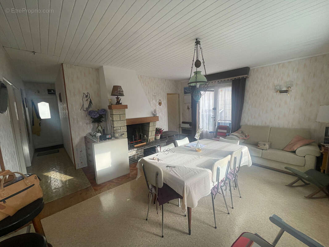 Maison à SAINT-GERMAIN-SUR-AY