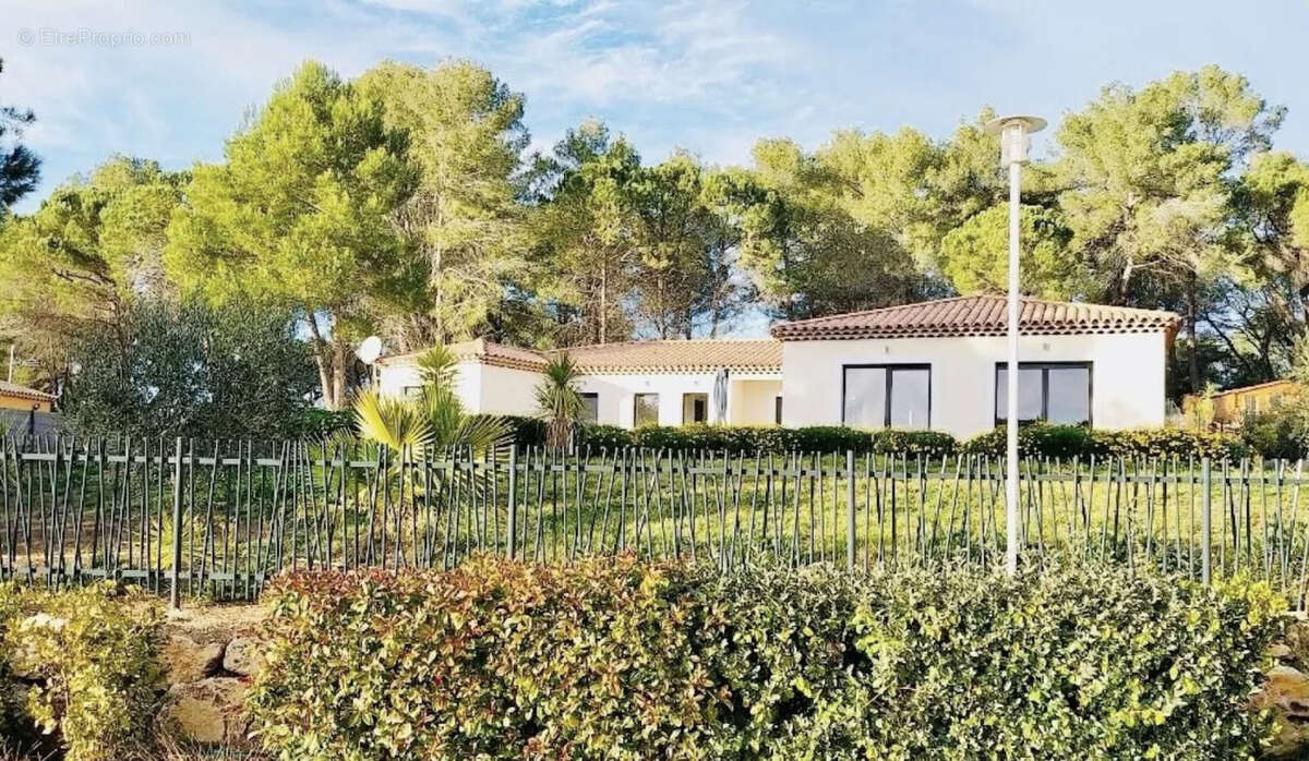 Maison à BAGNOLS-EN-FORET