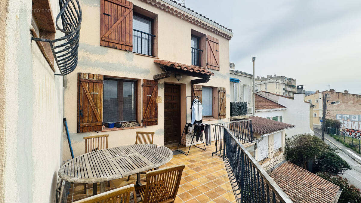 Appartement à MARSEILLE-4E