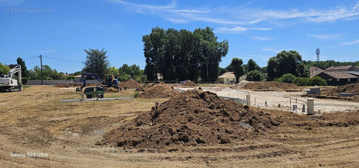 Terrain à VOEUIL-ET-GIGET