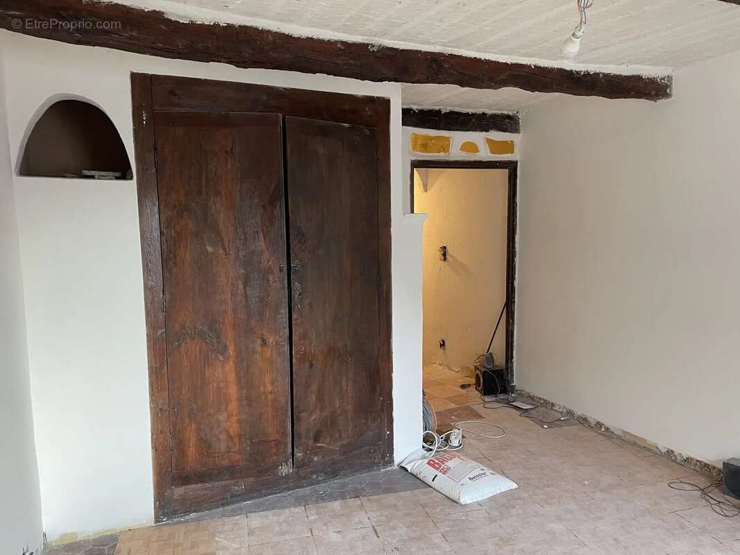 Appartement à PUGET-THENIERS