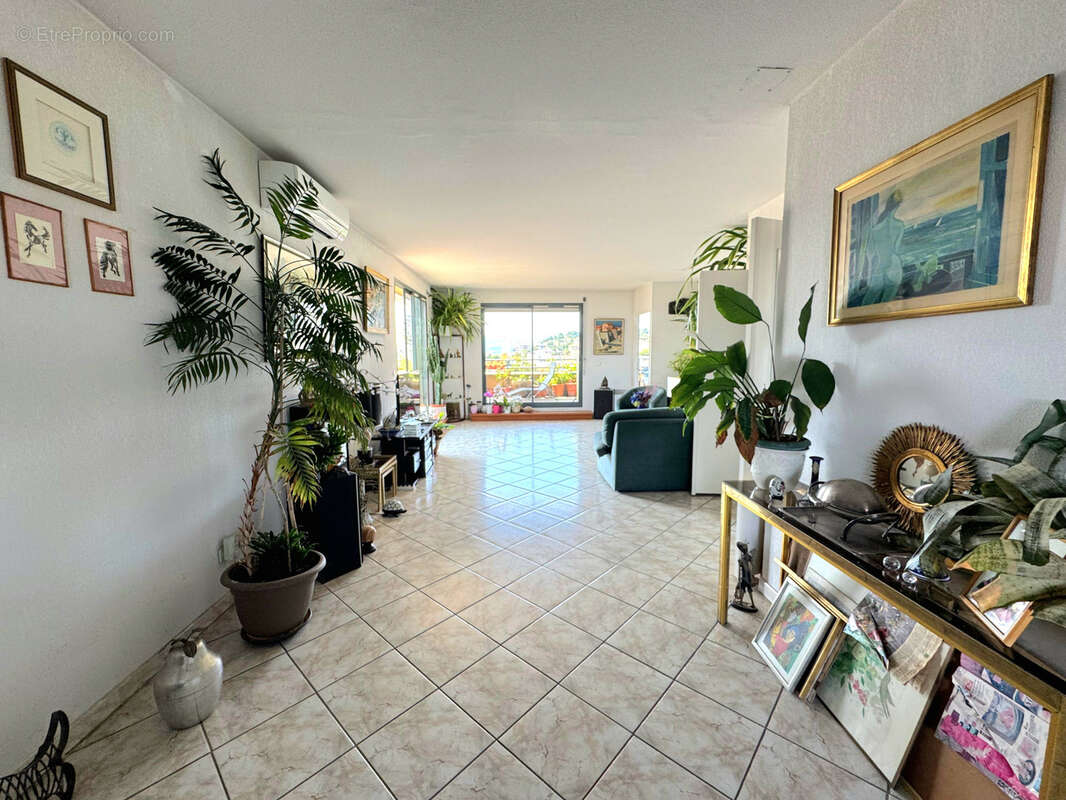 Autre à MARSEILLE-6E