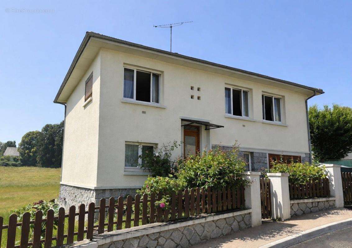 Maison à MONTSALVY