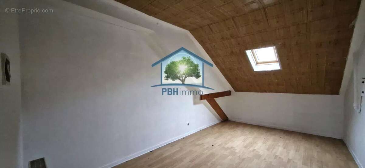 BITCHE (57) - Immeuble de rapport de 219,40 m², 10 pièces, 3 appartements + local commercial de 52 m² et petit jardin - photo 17