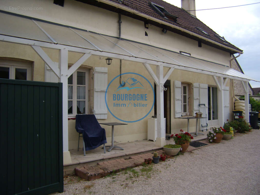 Maison à VARENNES-LE-GRAND