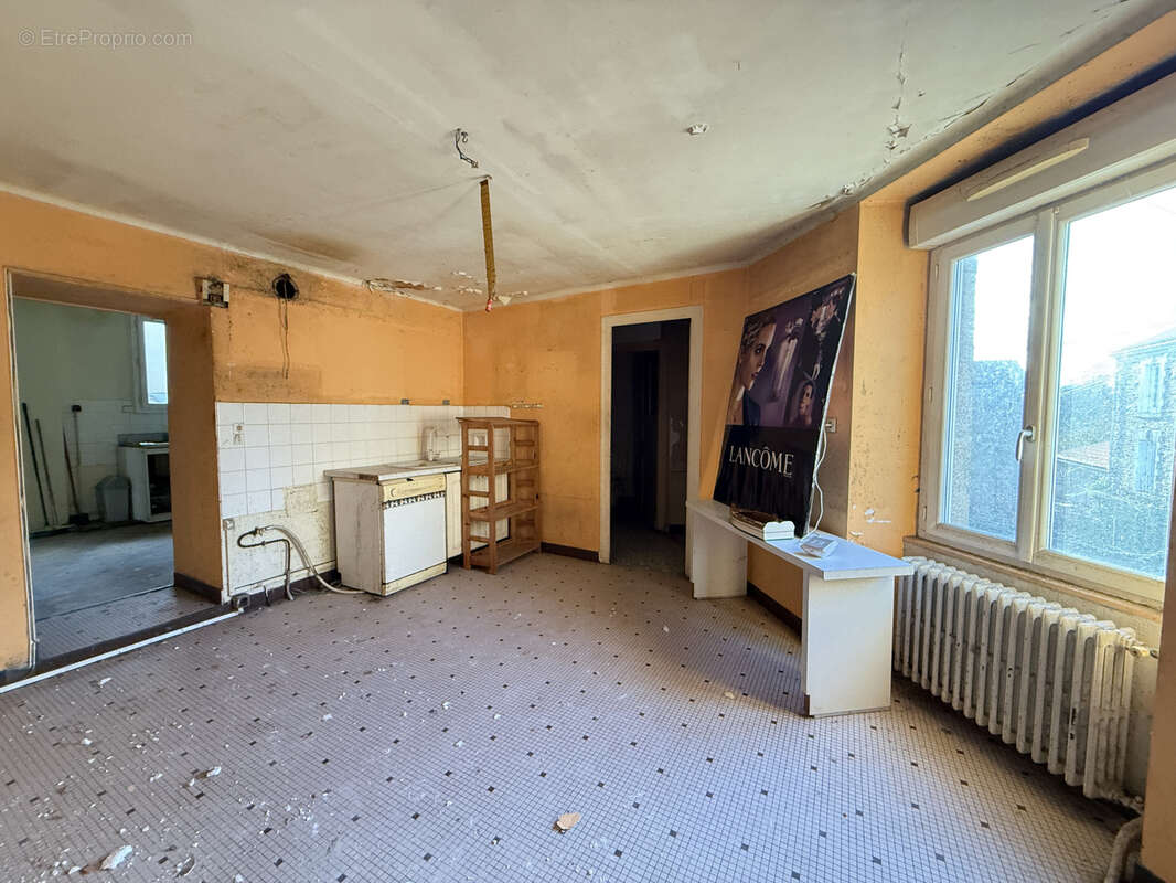 Commerce à MONTAIGU