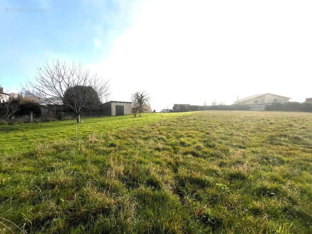 Appartement à CHARNECLES