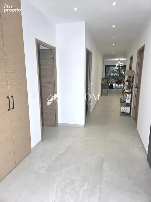 Grande villa neuve en plein centre-ville - photo 13