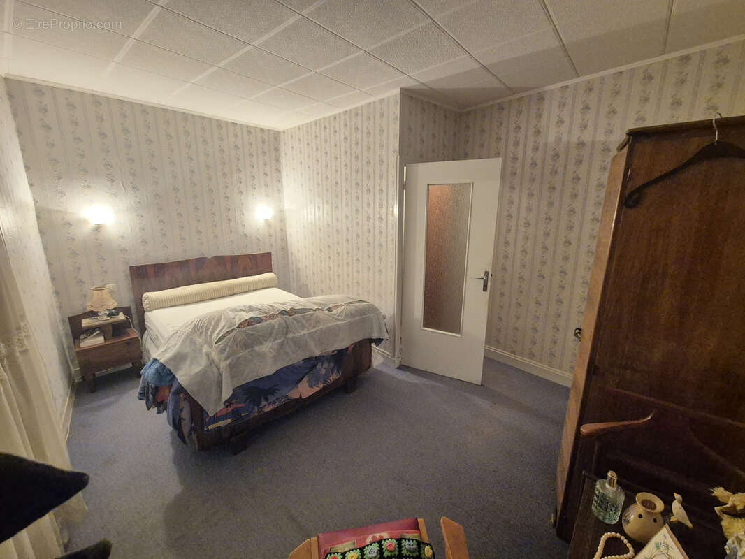 Maison à LA MONNERIE-LE-MONTEL