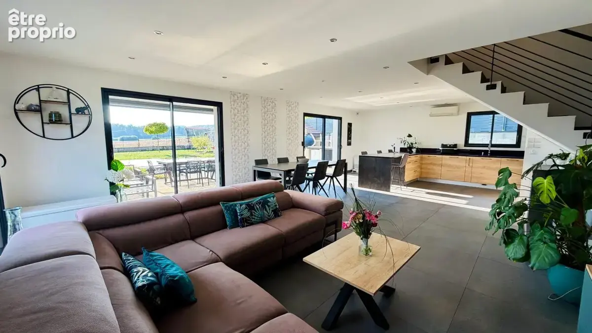 Maison À Vendre - Montferrat – Maison contemporaine avec piscine et vue dégagée - photo 4