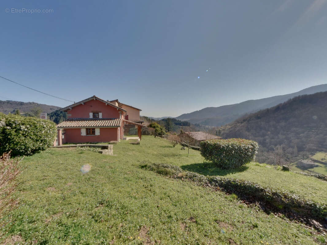 Maison à SAINT-BARTHELEMY-LE-MEIL