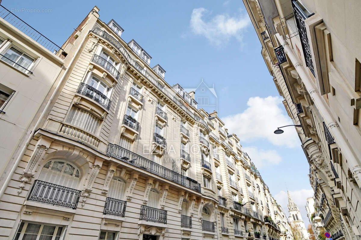 Appartement à NEUILLY-SUR-SEINE