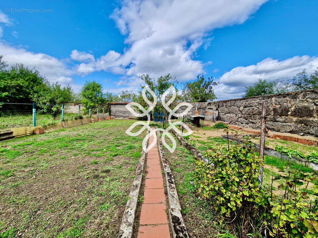Maison à BOURNONCLE-SAINT-PIERRE