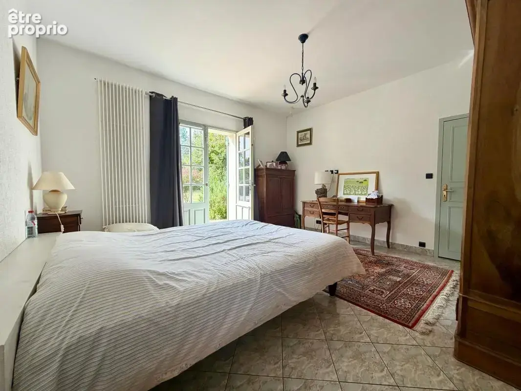 Maison en pierre sur 1,5 ha avec piscine, vie de plain-pied et atelier - photo 10