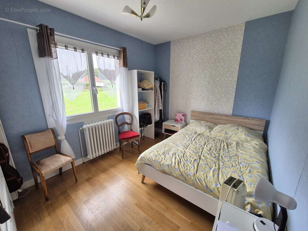 Maison à SAINT-LAURENT-SUR-GORRE